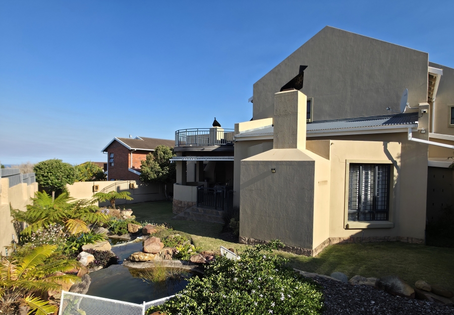 5 Bedroom Property for Sale in Wavecrest Eastern Cape
